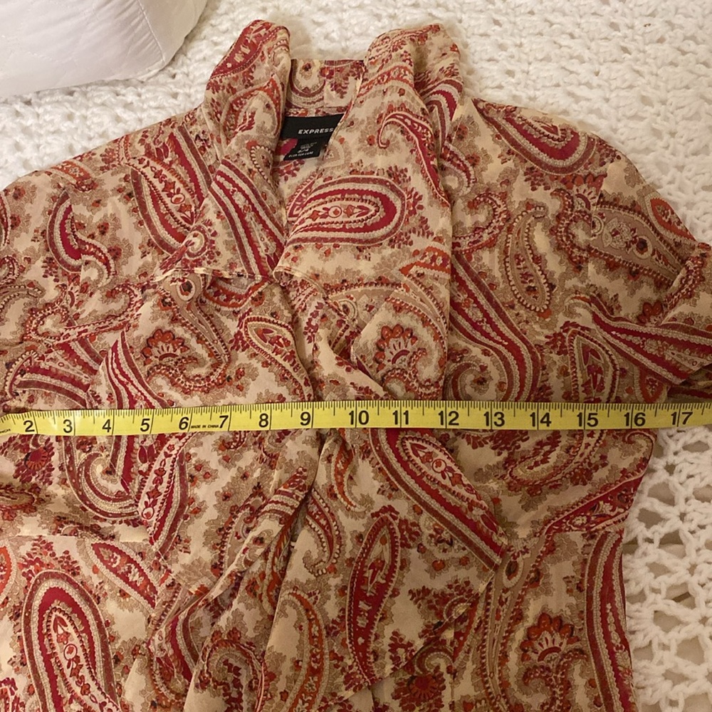 Express ruffled blouse - Picture 7 of 9